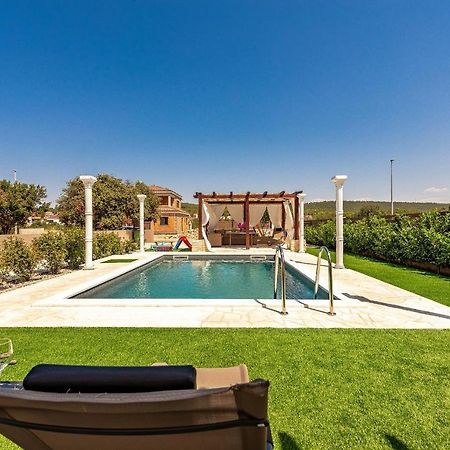 Villa Aldonna بيبينيا المظهر الخارجي الصورة