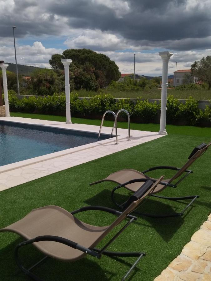 Villa Aldonna بيبينيا المظهر الخارجي الصورة