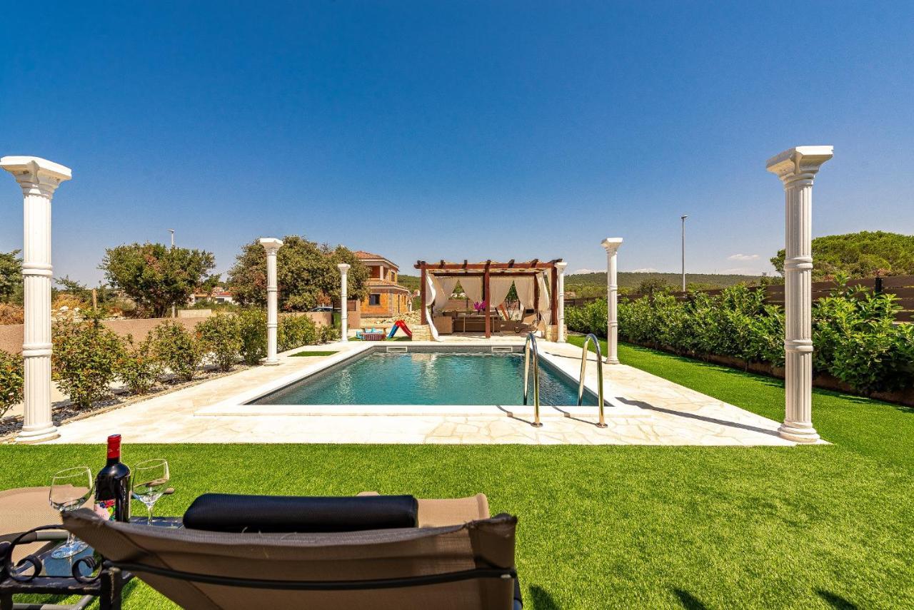 Villa Aldonna بيبينيا المظهر الخارجي الصورة